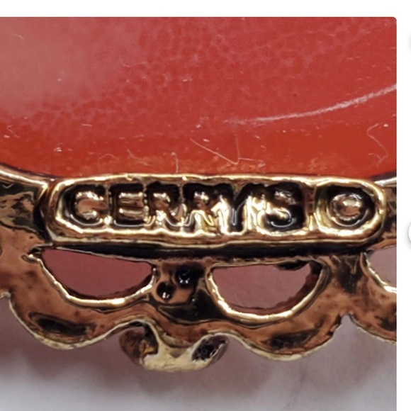 Vintage Rose Cameo Brooch by Gerry’s Jewelry Company - Picture 10 of 10